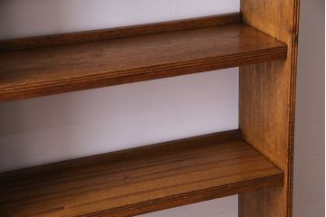 レトロ家具　昭和レトロ　古いラワン材の質感が味わい深い本棚(飾り棚、ディスプレイラック)