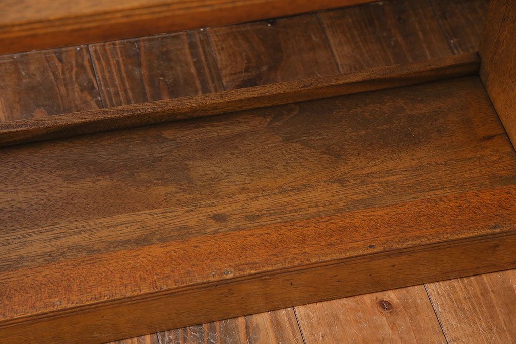 レトロ家具　昭和レトロ　古いラワン材の質感が味わい深い本棚(飾り棚、ディスプレイラック)