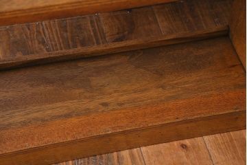 レトロ家具　昭和レトロ　古いラワン材の質感が味わい深い本棚(飾り棚、ディスプレイラック)