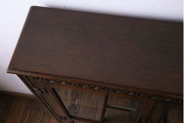 ヴィンテージ家具　イギリスビンテージ　クラシカルな雰囲気が魅力のブックケース(本箱、キャビネット、収納棚)