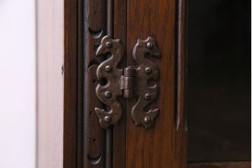 ヴィンテージ家具　イギリスビンテージ　クラシカルな雰囲気が魅力のブックケース(本箱、キャビネット、収納棚)