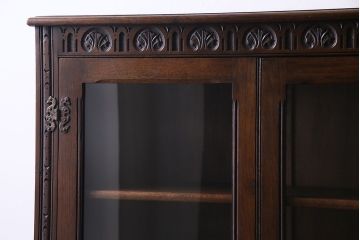 ヴィンテージ家具　イギリスビンテージ　クラシカルな雰囲気が魅力のブックケース(本箱、キャビネット、収納棚)