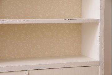 ペイント家具　壁紙が可愛らしいレトロな収納棚(キャビネット、オープンラック、本棚)