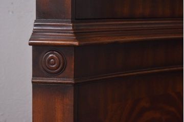 アンティーク家具　イギリスアンティーク エレガントなマホガニー材のコーナーキャビネット(飾り棚、収納棚)