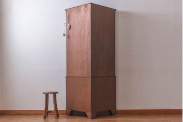 アンティーク家具　イギリスアンティーク エレガントなマホガニー材のコーナーキャビネット(飾り棚、収納棚)