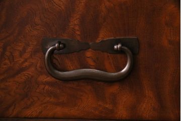 アンティーク家具　昭和初期　美しい杢目と上品な佇まいが魅力のローボード(サイドチェスト、箪笥)