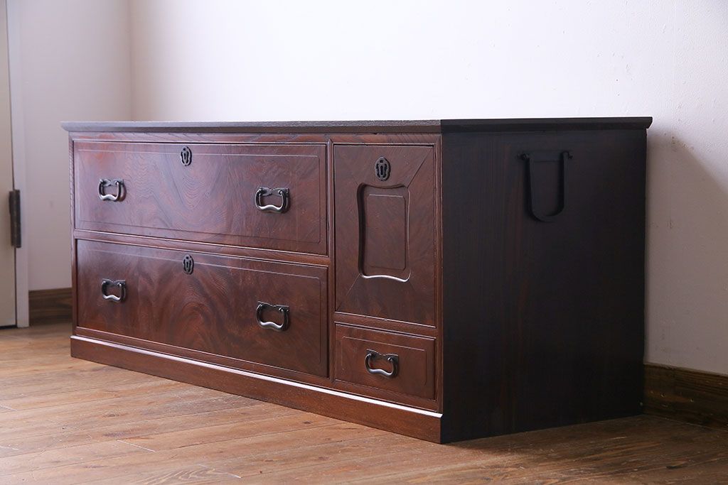 アンティーク家具　昭和初期　美しい杢目と上品な佇まいが魅力のローボード(サイドチェスト、箪笥)