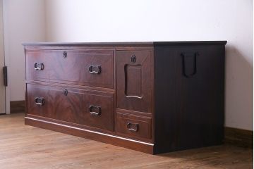 アンティーク家具　昭和初期　美しい杢目と上品な佇まいが魅力のローボード(サイドチェスト、箪笥)