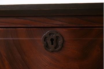 アンティーク家具　昭和初期　美しい杢目と上品な佇まいが魅力のローボード(サイドチェスト、箪笥)