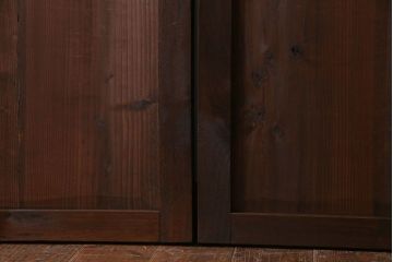 和製アンティーク　杉材　渋みのある深い色味が魅力的な板戸(窓、引き戸、建具)2枚セット