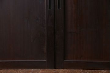 和製アンティーク　杉材　渋みのある深い色味が魅力的な板戸(窓、引き戸、建具)2枚セット