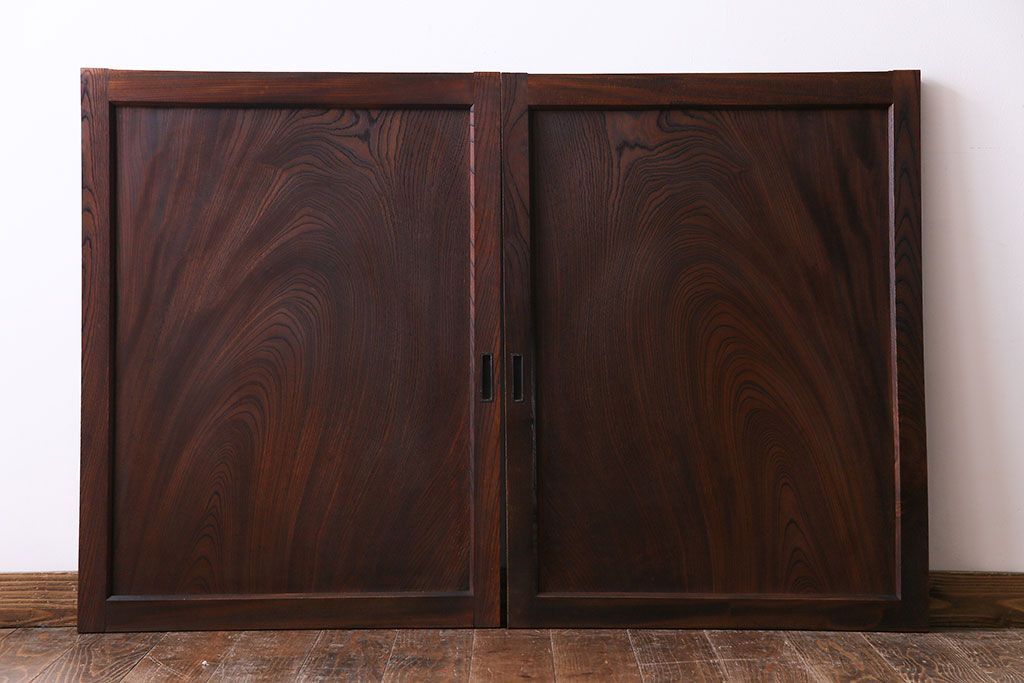 和製アンティーク　総ケヤキ材　ダイナミックな杢目が美しい板戸(窓、引き戸、建具)2枚セット