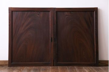 和製アンティーク　総ケヤキ材　ダイナミックな杢目が美しい板戸(窓、引き戸、建具)2枚セット