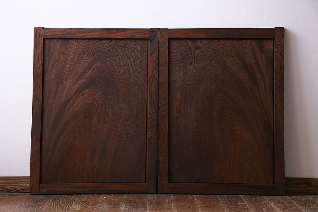 和製アンティーク　総ケヤキ材　ダイナミックな杢目が美しい板戸(窓、引き戸、建具)2枚セット