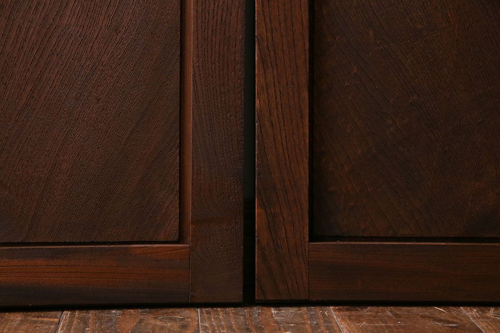 和製アンティーク　総ケヤキ材　ダイナミックな杢目が美しい板戸(窓、引き戸、建具)2枚セット