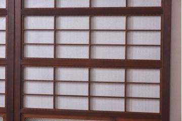 裏障子付き　和モダンな雰囲気のダイヤガラス入り格子戸2枚セット(ガラス帯戸、引き戸、建具)