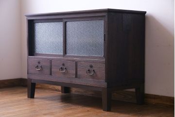 レトロ家具　ダイヤガラス入り　レトロな雰囲気が高まるリメイクローボード(テレビボード)(1)