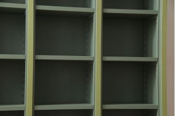 ペイント家具　ペイントカラーがレトロな雰囲気を醸し出すマス目棚(オープンラック、収納棚)