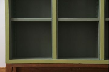 ペイント家具　ペイントカラーがレトロな雰囲気を醸し出すマス目棚(オープンラック、収納棚)