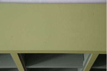 ペイント家具　ペイントカラーがレトロな雰囲気を醸し出すマス目棚(オープンラック、収納棚)