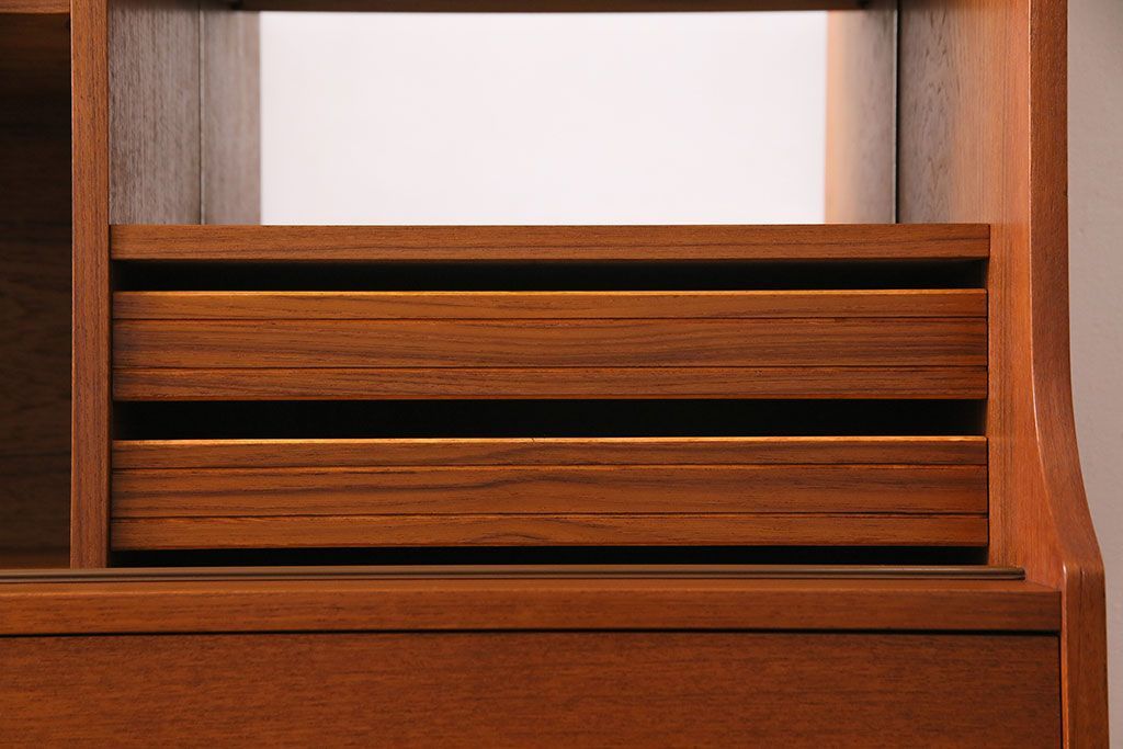 ヴィンテージ家具　北欧ビンテージ　デンマーク　温かな色合いが魅力のサイドボード(キャビネット、リビングボード)