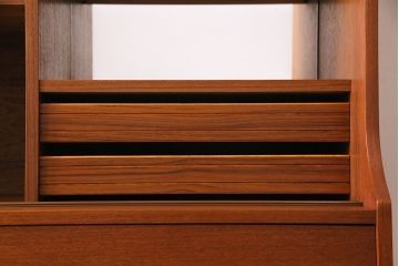 ヴィンテージ家具　北欧ビンテージ　デンマーク　温かな色合いが魅力のサイドボード(キャビネット、リビングボード)