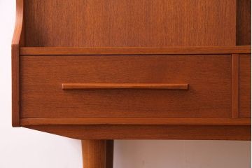 ヴィンテージ家具　北欧ビンテージ　デンマーク　温かな色合いが魅力のサイドボード(キャビネット、リビングボード)