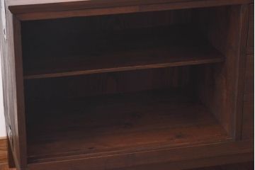 アンティーク家具　モールガラス入り　コンパクトな戸棚と引き出しが魅力的なリメイクローボード(収納棚)