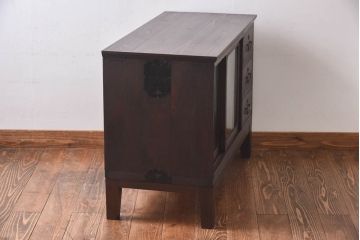 アンティーク家具　モールガラス入り　コンパクトな戸棚と引き出しが魅力的なリメイクローボード(収納棚)