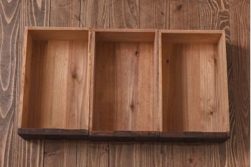 アンティーク家具　モールガラス入り　コンパクトな戸棚と引き出しが魅力的なリメイクローボード(収納棚)