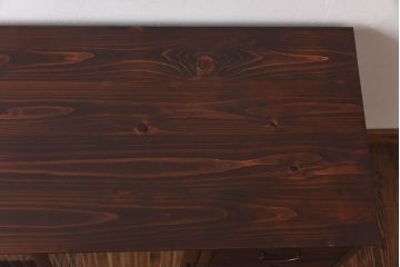 アンティーク家具　モールガラス入り　コンパクトな戸棚と引き出しが魅力的なリメイクローボード(収納棚)