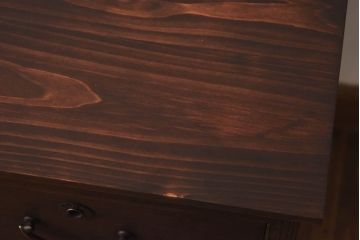 アンティーク家具　モールガラス入り　コンパクトな戸棚と引き出しが魅力的なリメイクローボード(収納棚)