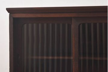 アンティーク家具　モールガラス入り　コンパクトな戸棚と引き出しが魅力的なリメイクローボード(収納棚)