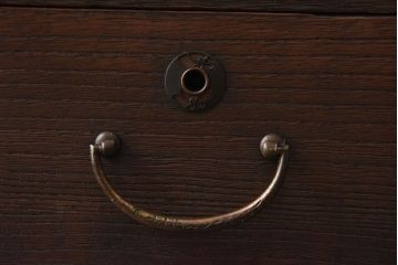 アンティーク家具　モールガラス入り　コンパクトな戸棚と引き出しが魅力的なリメイクローボード(収納棚)