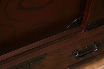 天板リメイク　筑後民芸家具　重厚な佇まいの脚付き箪笥ローチェスト(衣装箪笥、テレビボード)