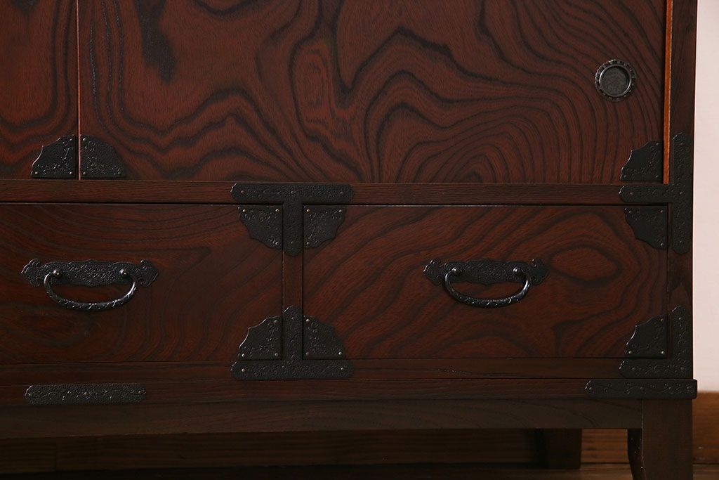 天板リメイク　筑後民芸家具　重厚な佇まいの脚付き箪笥ローチェスト(衣装箪笥、テレビボード)