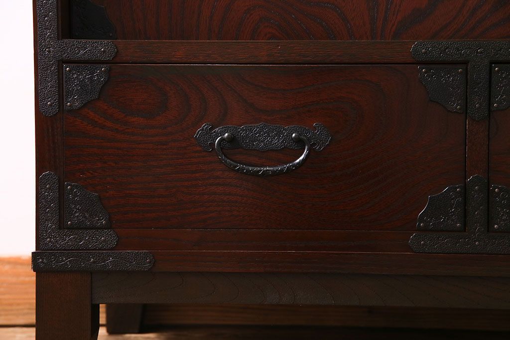 天板リメイク　筑後民芸家具　重厚な佇まいの脚付き箪笥ローチェスト(衣装箪笥、テレビボード)