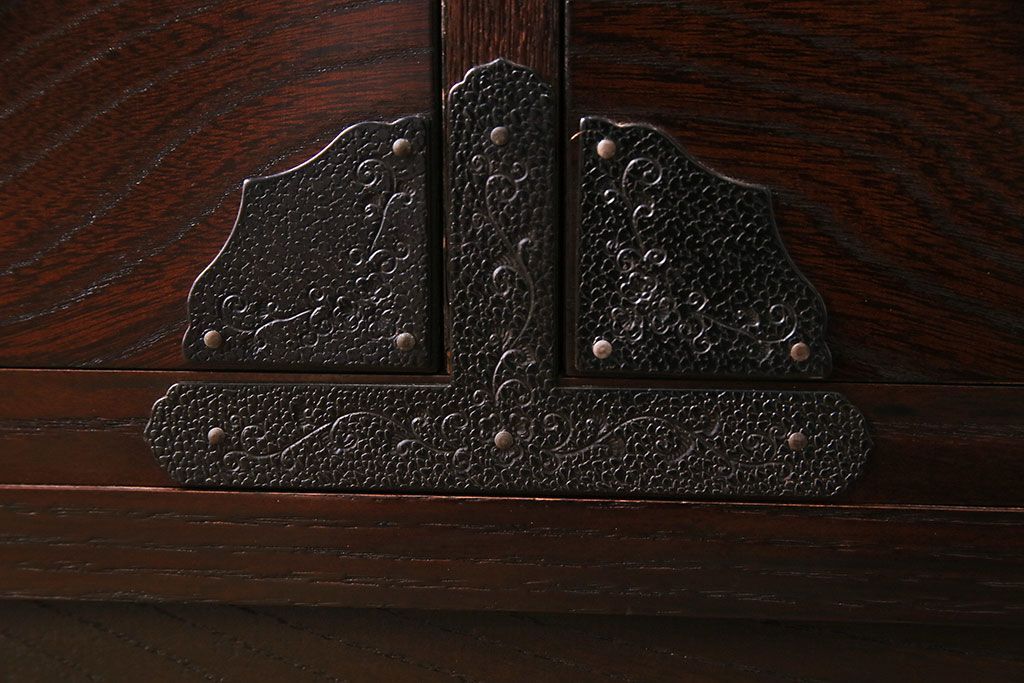 天板リメイク　筑後民芸家具　重厚な佇まいの脚付き箪笥ローチェスト(衣装箪笥、テレビボード)