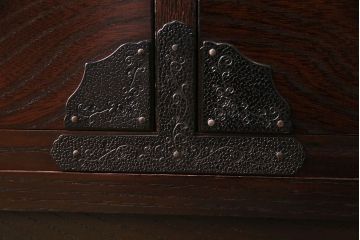 天板リメイク　筑後民芸家具　重厚な佇まいの脚付き箪笥ローチェスト(衣装箪笥、テレビボード)