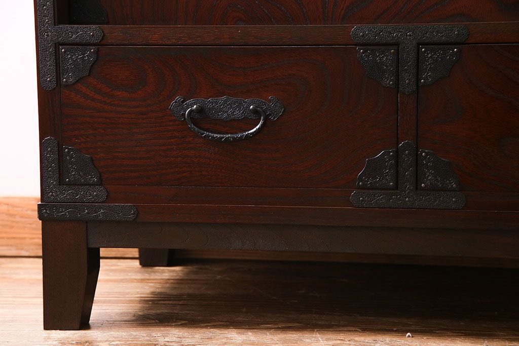 天板リメイク　筑後民芸家具　重厚な佇まいの脚付き箪笥ローチェスト(衣装箪笥、テレビボード)