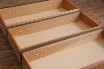 美品!ビンテージ　神戸洋家具　永田良介商店　優雅な佇まいが魅力的なS型整理タンス・6段(引き出し、チェスト)(定価約41万円)