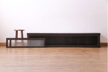 アンティーク雑貨　大正昭和初期　ケヤキ材　重厚な佇まいが魅力のローボード(リビングボード)