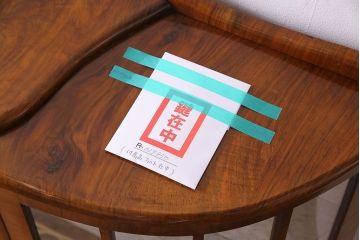 イギリス家具　ウォールナット材　ディスプレイを引き立てる気品漂うガラスケース(ガラスキャビネット、飾り棚、陳列棚)