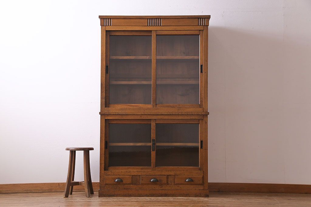レトロ家具　昭和初期　モールガラス　味わい深いレトロな佇まいの重ね戸棚(収納棚)
