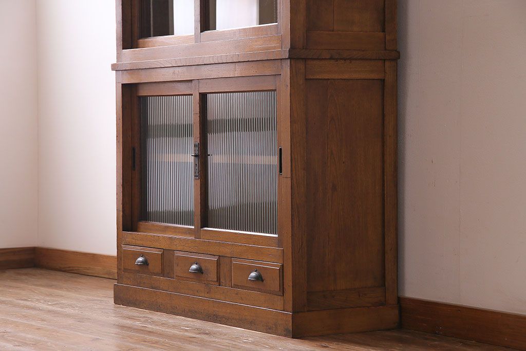 レトロ家具　昭和初期　モールガラス　味わい深いレトロな佇まいの重ね戸棚(収納棚)