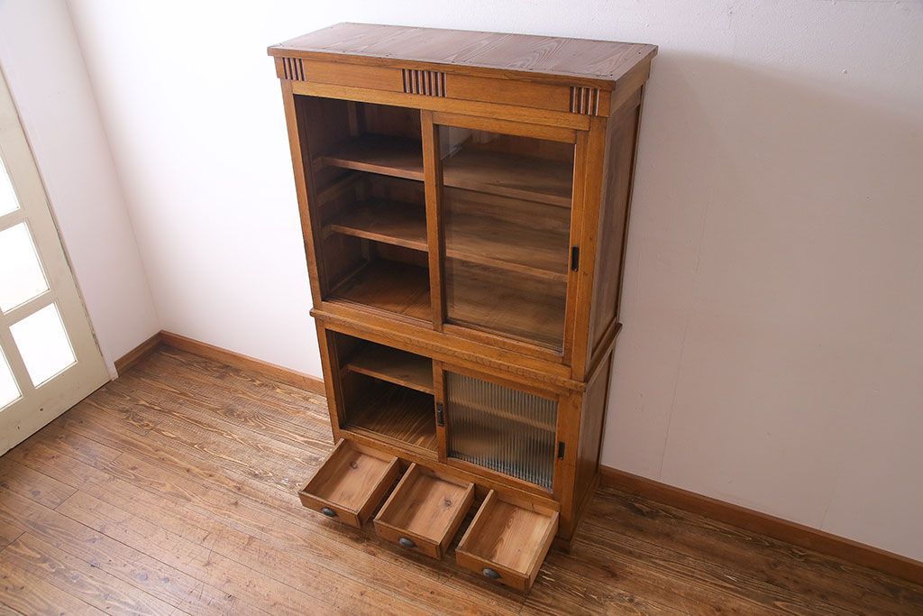 レトロ家具　昭和初期　モールガラス　味わい深いレトロな佇まいの重ね戸棚(収納棚)