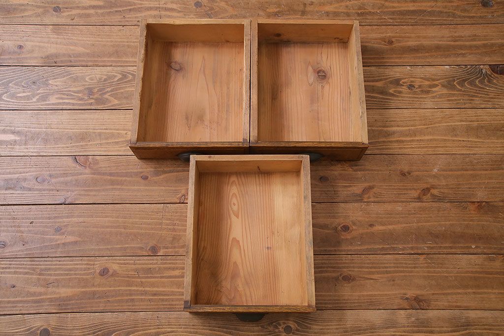 レトロ家具　昭和初期　モールガラス　味わい深いレトロな佇まいの重ね戸棚(収納棚)