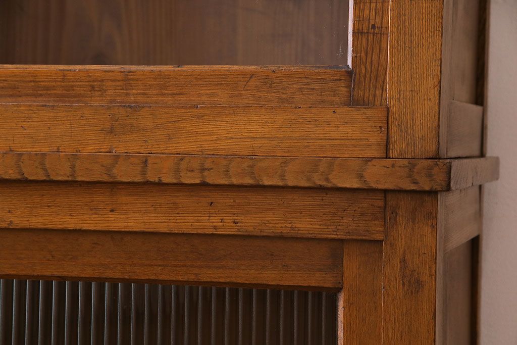 レトロ家具　昭和初期　モールガラス　味わい深いレトロな佇まいの重ね戸棚(収納棚)