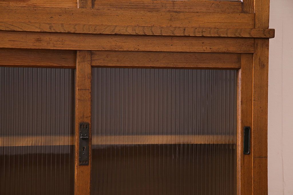 レトロ家具　昭和初期　モールガラス　味わい深いレトロな佇まいの重ね戸棚(収納棚)