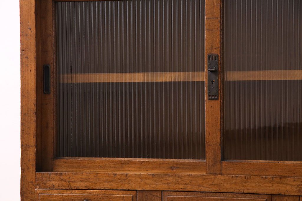 レトロ家具　昭和初期　モールガラス　味わい深いレトロな佇まいの重ね戸棚(収納棚)